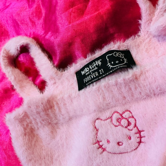 Hello Kitty Fuzzy Set 💕 - Picture 4 of 5